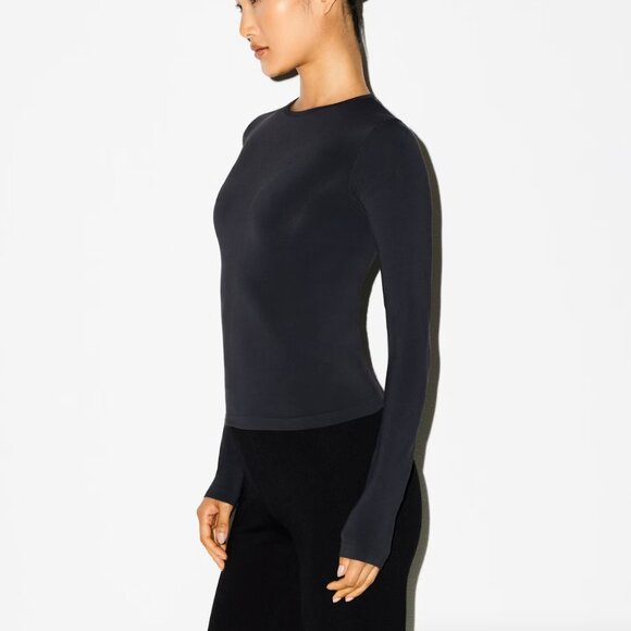 SKIMS Soft Smoothing Seamless LONG SLEEVE T-SHIRT - Picture 2 of 5